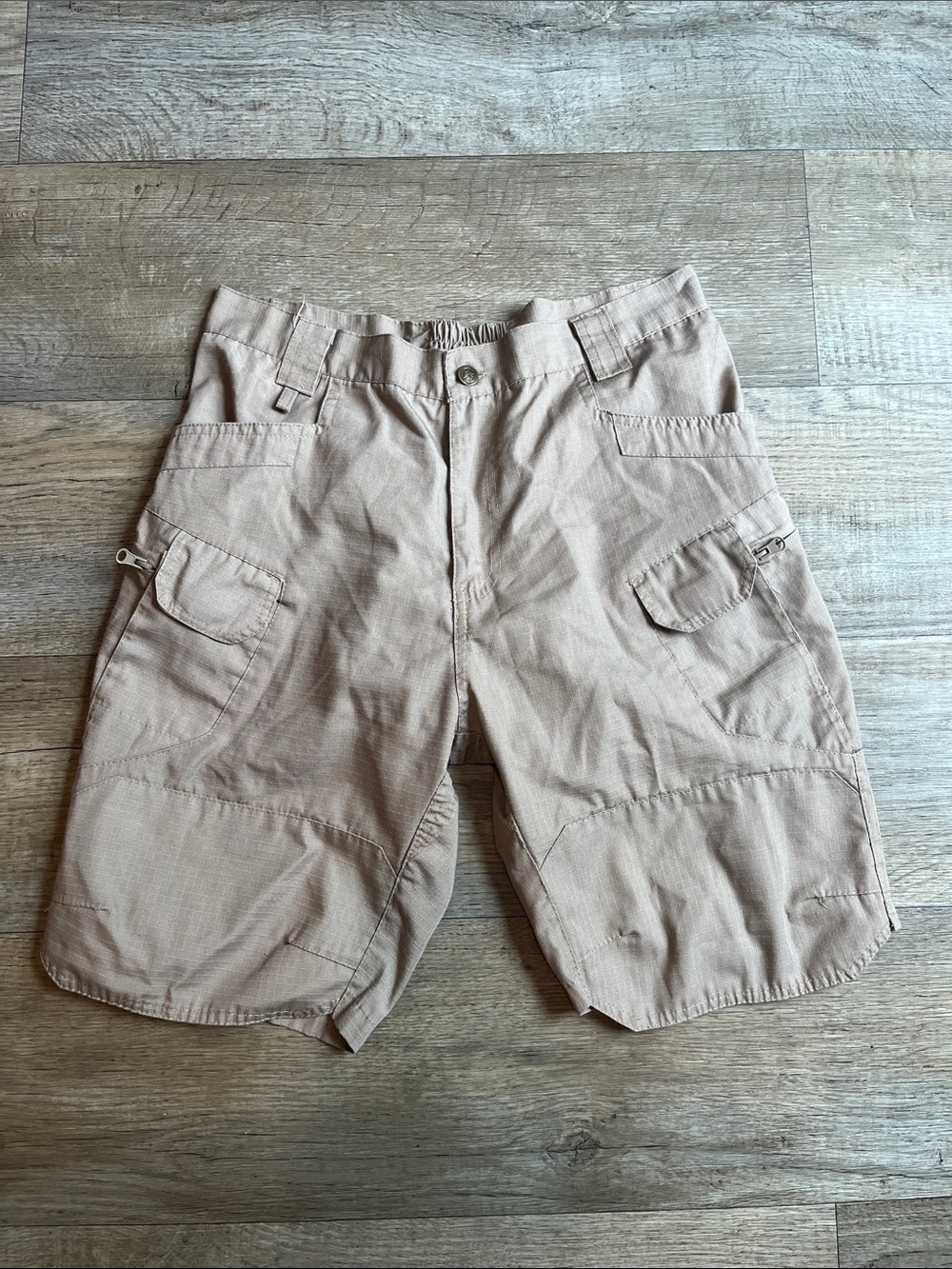 Men’s Khaki Colored Active Cargo Shorts